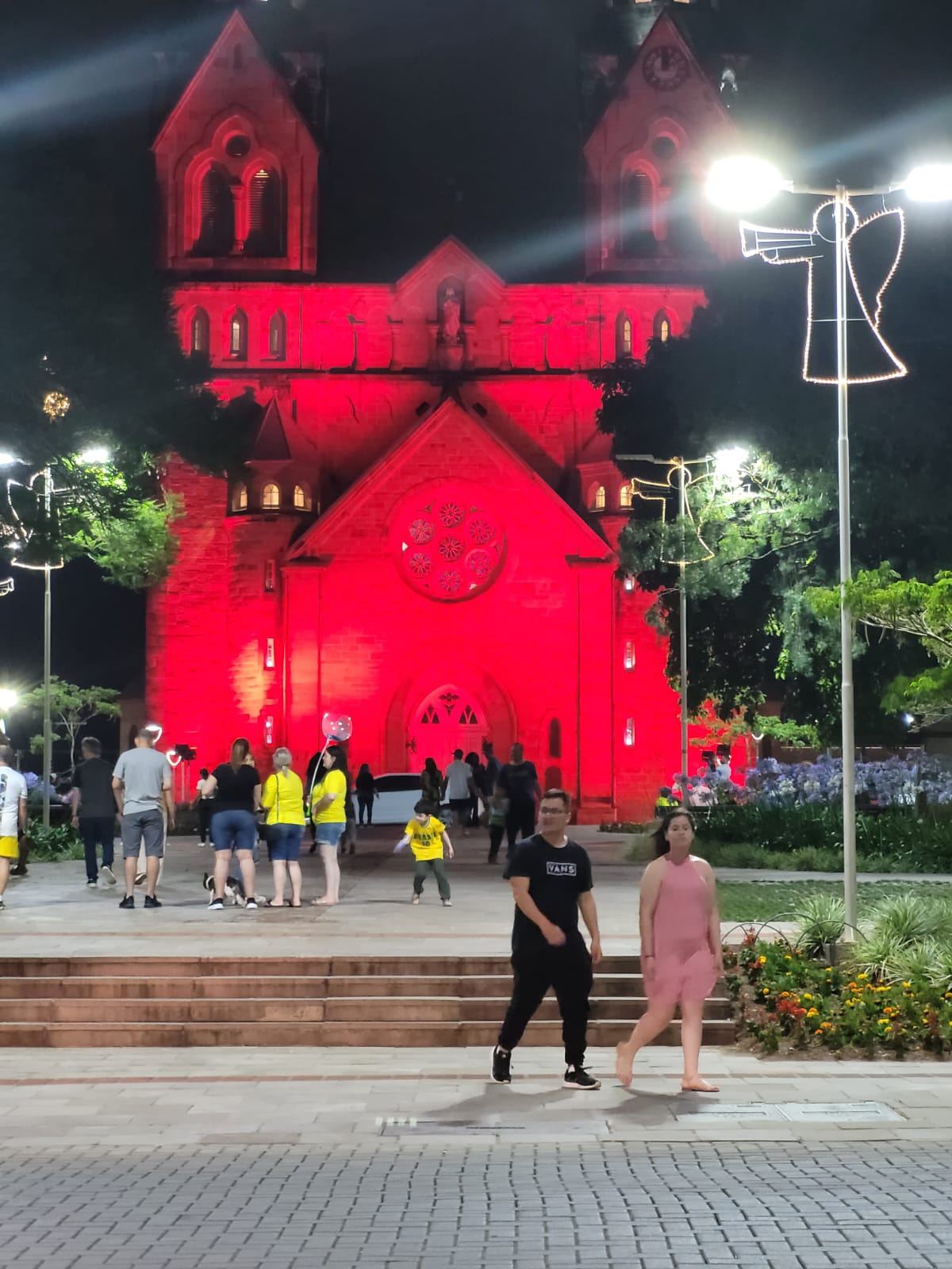 Prefeitura de Lages Natal Felicidade: nova iluminação permanente da Catedral e Prefeitura encanta lageanos