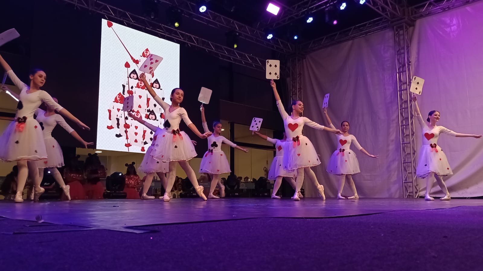 Prefeitura de Lages Ballet inspirado nos clássicos do cinema é sucesso no Natal Felicidade