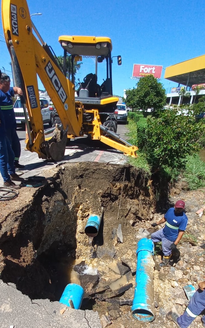 Prefeitura de Lages Adutora de 300mm rompe na avenida Belizário Ramos (Carahá) e deve prejudicar abastecimento de água em alguns bairros nesta terça-feira (13)