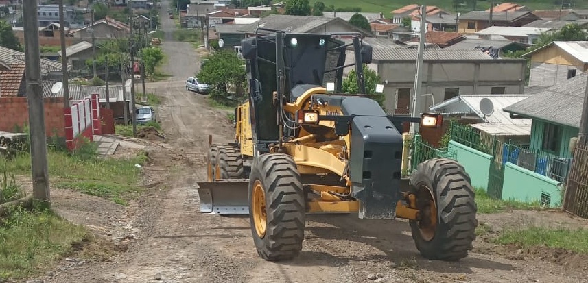 Prefeitura de Lages Prefeitura recupera vias sem pavimento e restaura asfaltamento de ruas nos bairros de Lages