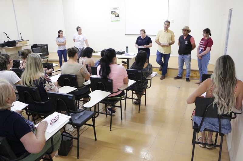 Prefeitura de Lages Protetores de animais são habilitados para programa municipal de castrações