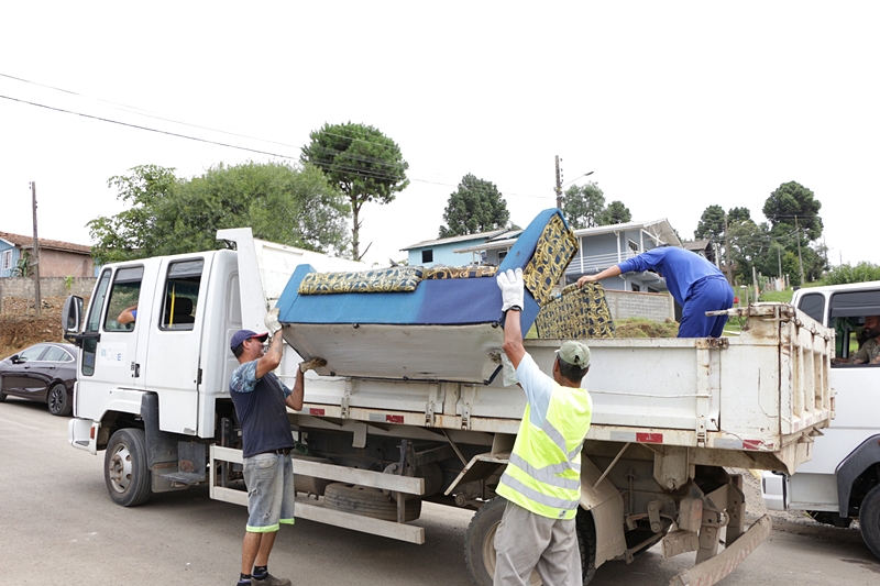 Prefeitura de Lages Ação Lages em Busca do Lixo Zero, na região do bairro Caroba, resulta no recolhimento de sete cargas de resíduos sólidos 