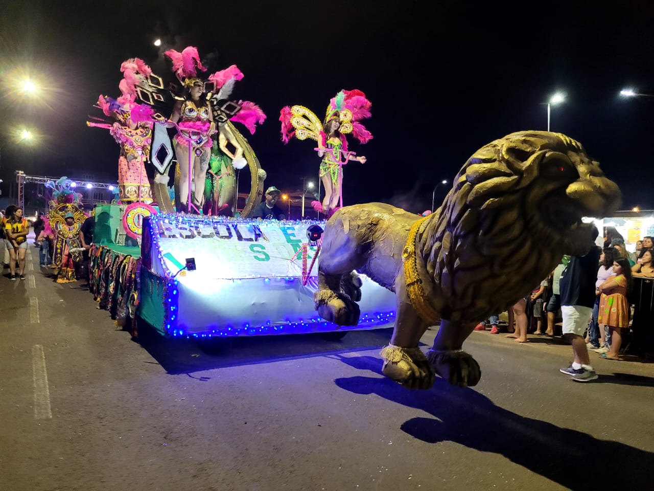 Prefeitura de Lages Desfile de blocos alegra o carnaval de Lages