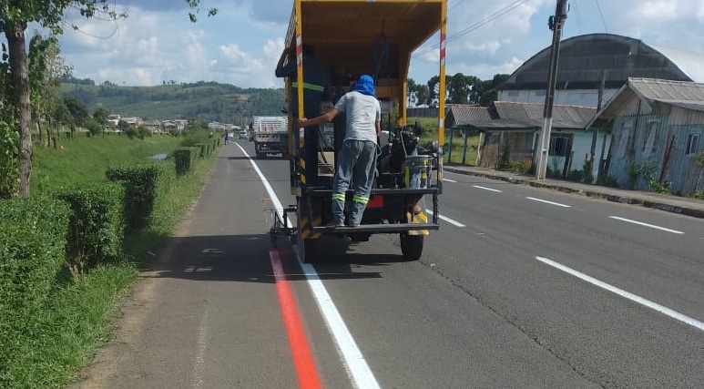 Prefeitura de Lages Demarcação de ciclofaixa alerta atenção de ciclistas e motoristas em Lages 