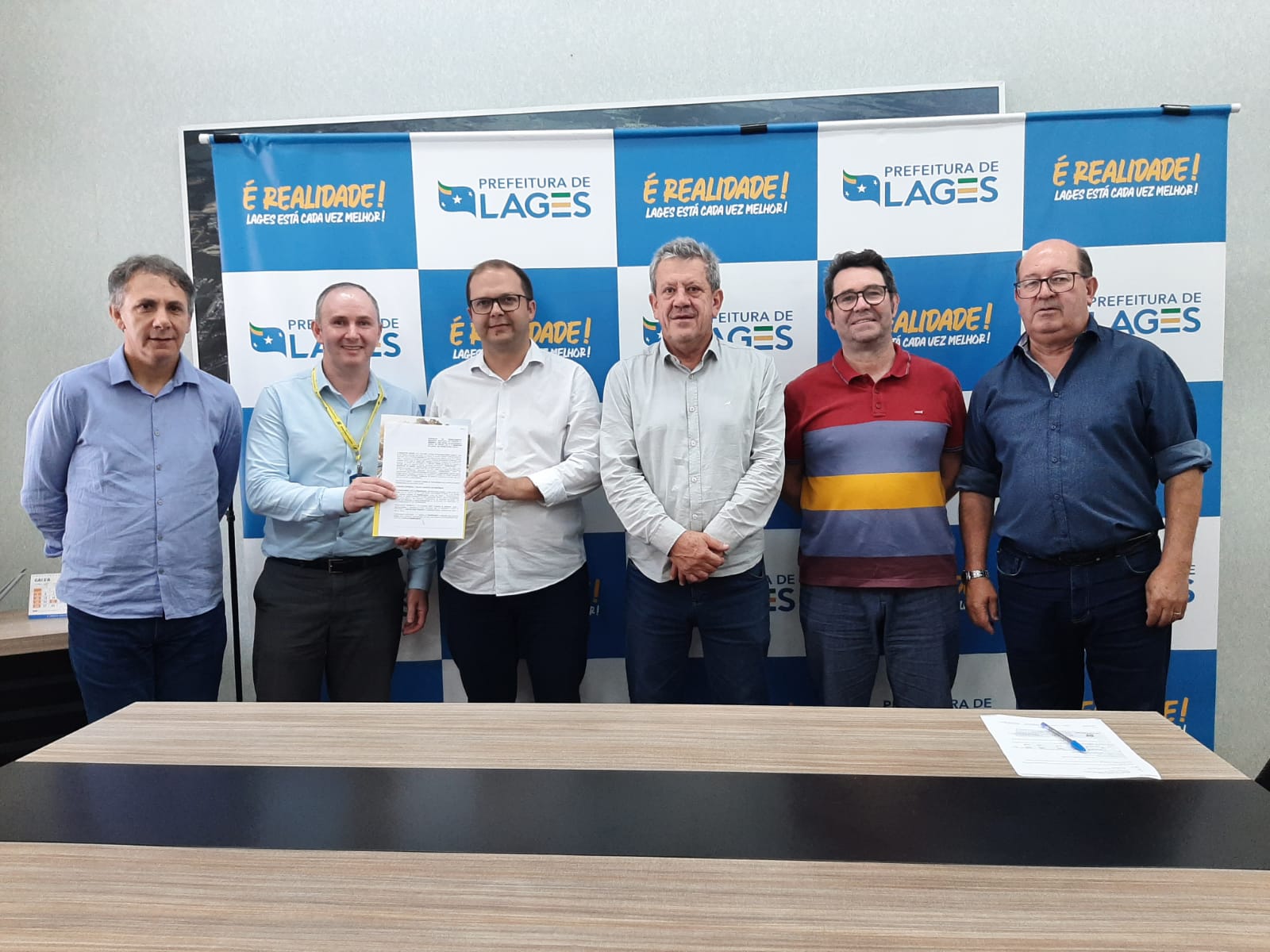 Prefeitura de Lages Prefeito em exercício, Juliano Polese, assina convênio de R$8 milhões para aquisição de equipamentos e maquinário