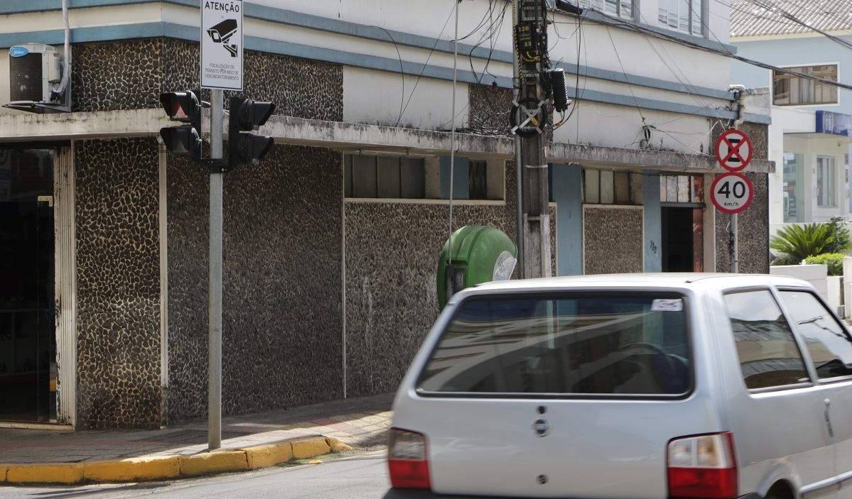 Prefeitura de Lages Sistema de videomonitoramento no trânsito de Lages inicia a fiscalização com autuações na segunda-feira (13)