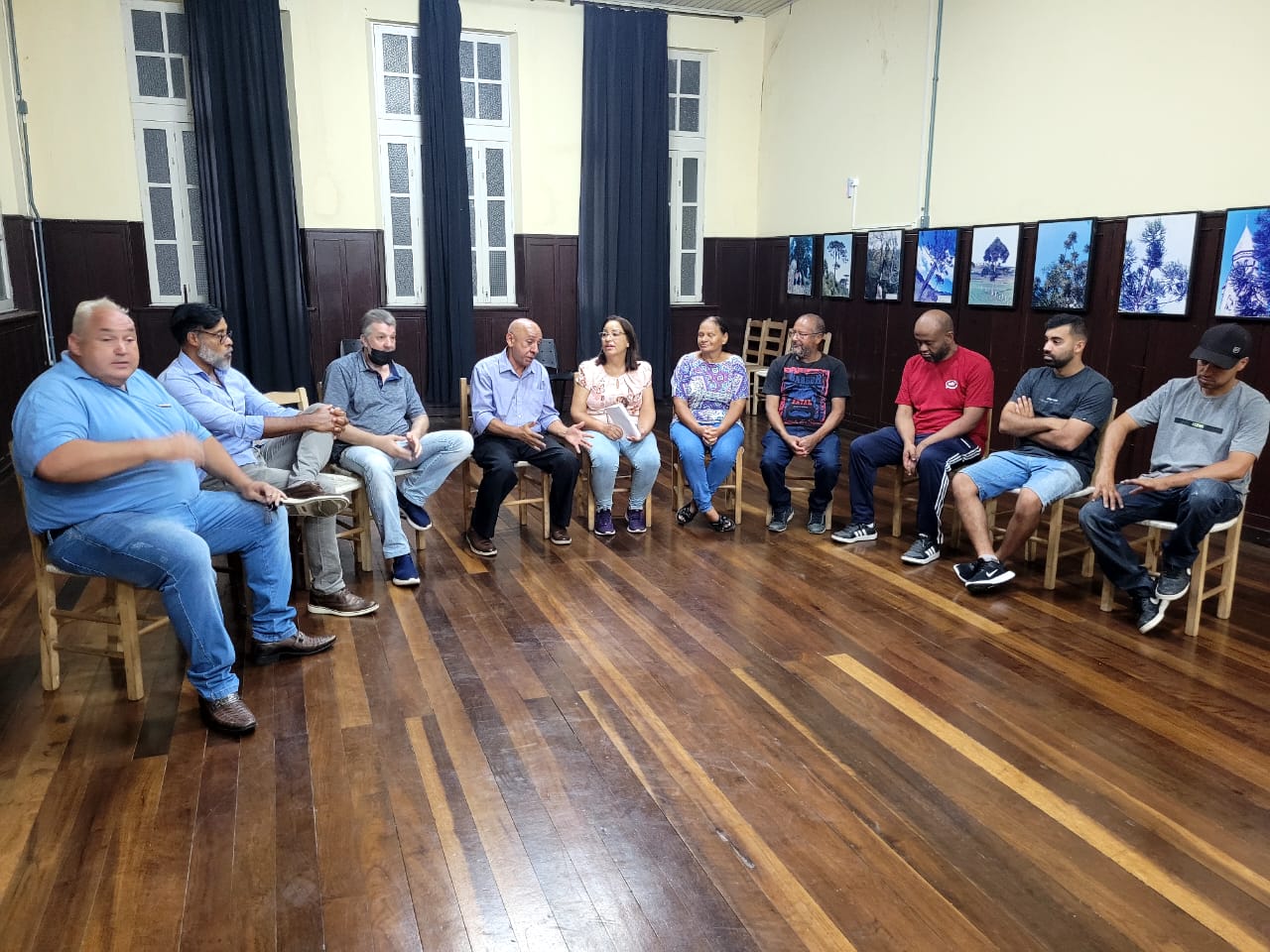 Prefeitura de Lages Presidentes de Escolas de Samba e comunidade sambista se unem para criação de comissão de resgate do carnaval de rua em Lages