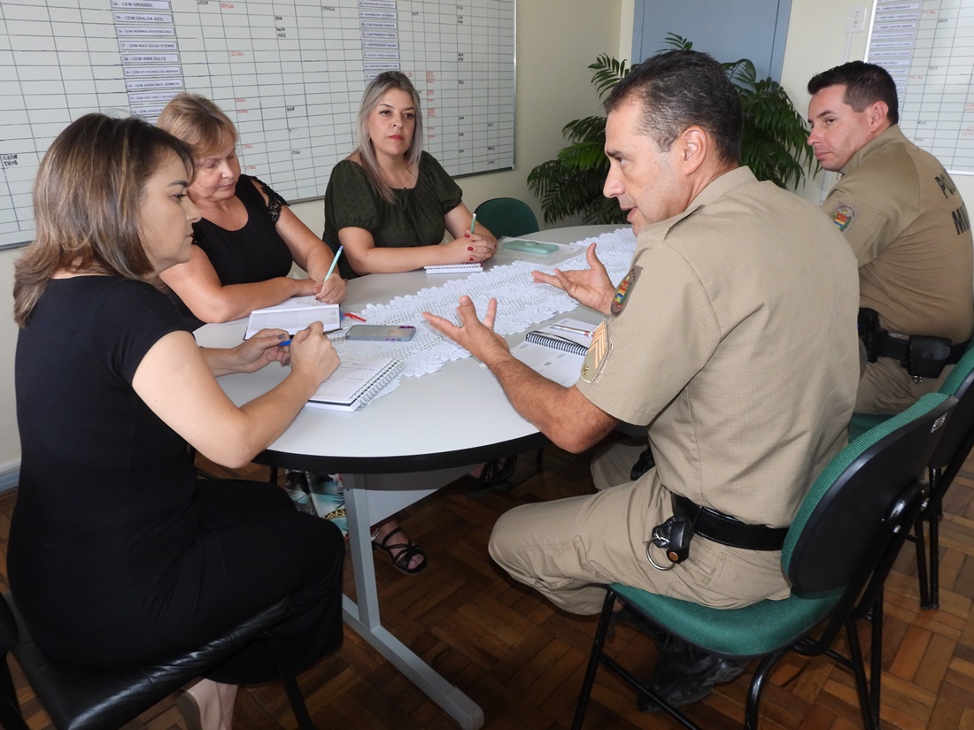 Prefeitura de Lages Secretaria da Educação de Lages reafirma parceria com o programa Proerd, da Polícia Militar