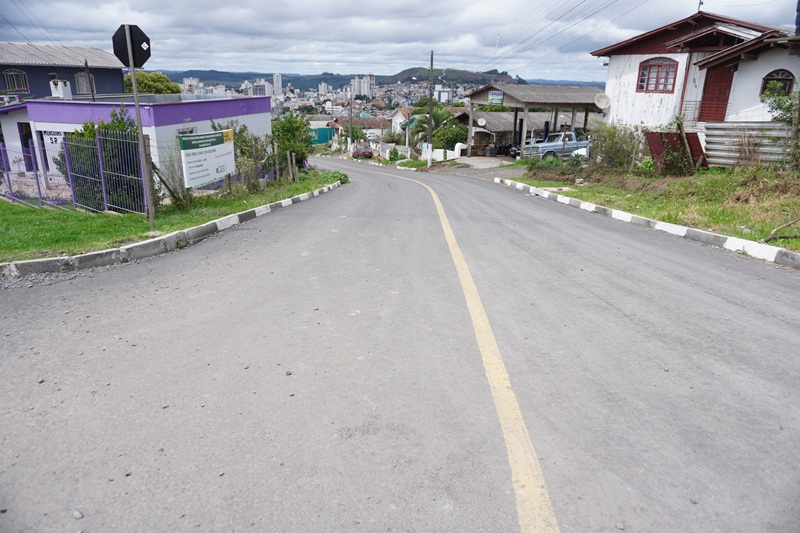 Prefeitura de Lages Asfaltamento da rua Sebastião da Luz dos Santos, no bairro São Pedro, está concluído