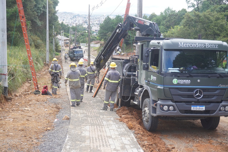 Prefeitura de Lages Reurbanização: Postes da rede de energia elétrica estão sendo removidos do leito da rua Edmundo de Castro Arruda, entre o Conte e o bairro Promorar