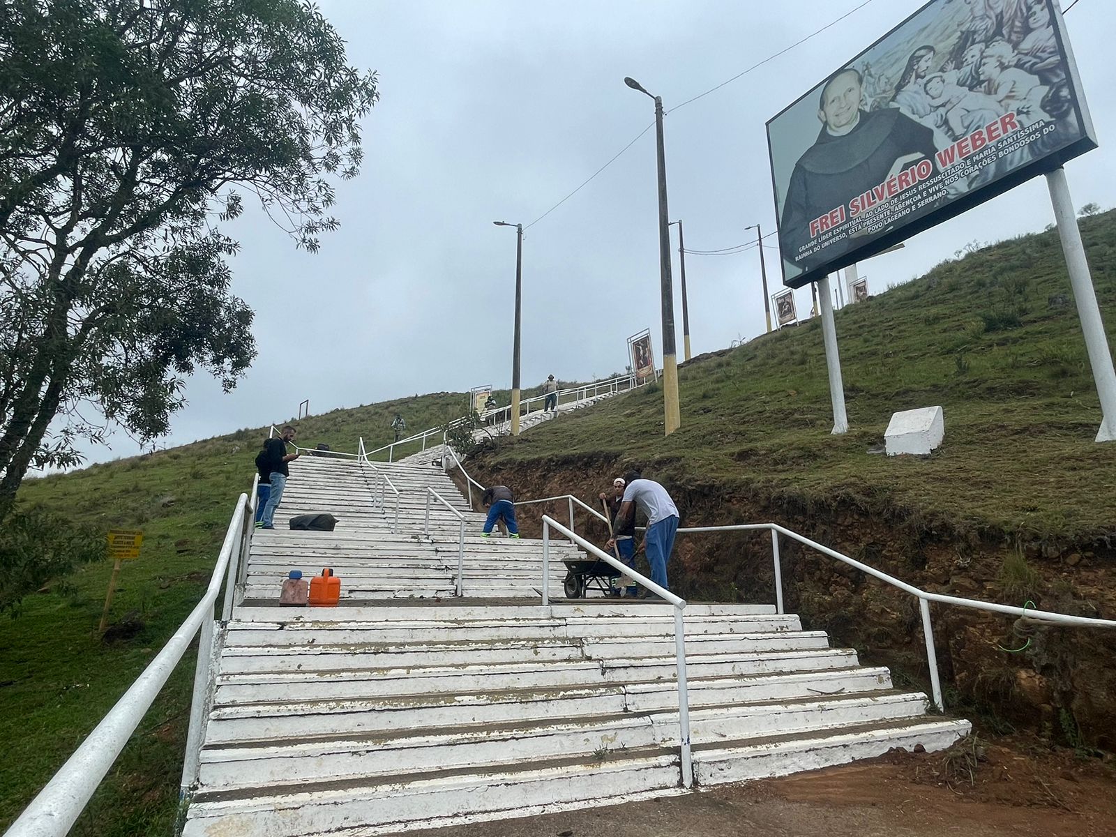 Prefeitura de Lages Prefeitura de Lages inicia preparação de infraestrutura do Morro da Cruz para a Semana Santa 2023