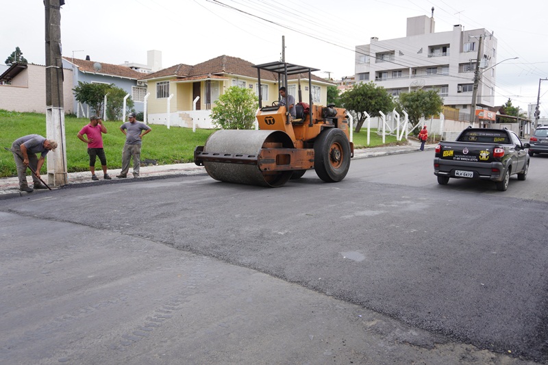 Prefeitura de Lages Rua Campos Sales recebe faixas elevadas de pedestres