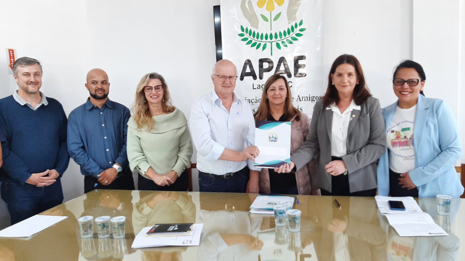 Prefeitura de Lages Apae de Lages recebe equipamentos, parque adaptado e novo veículo 