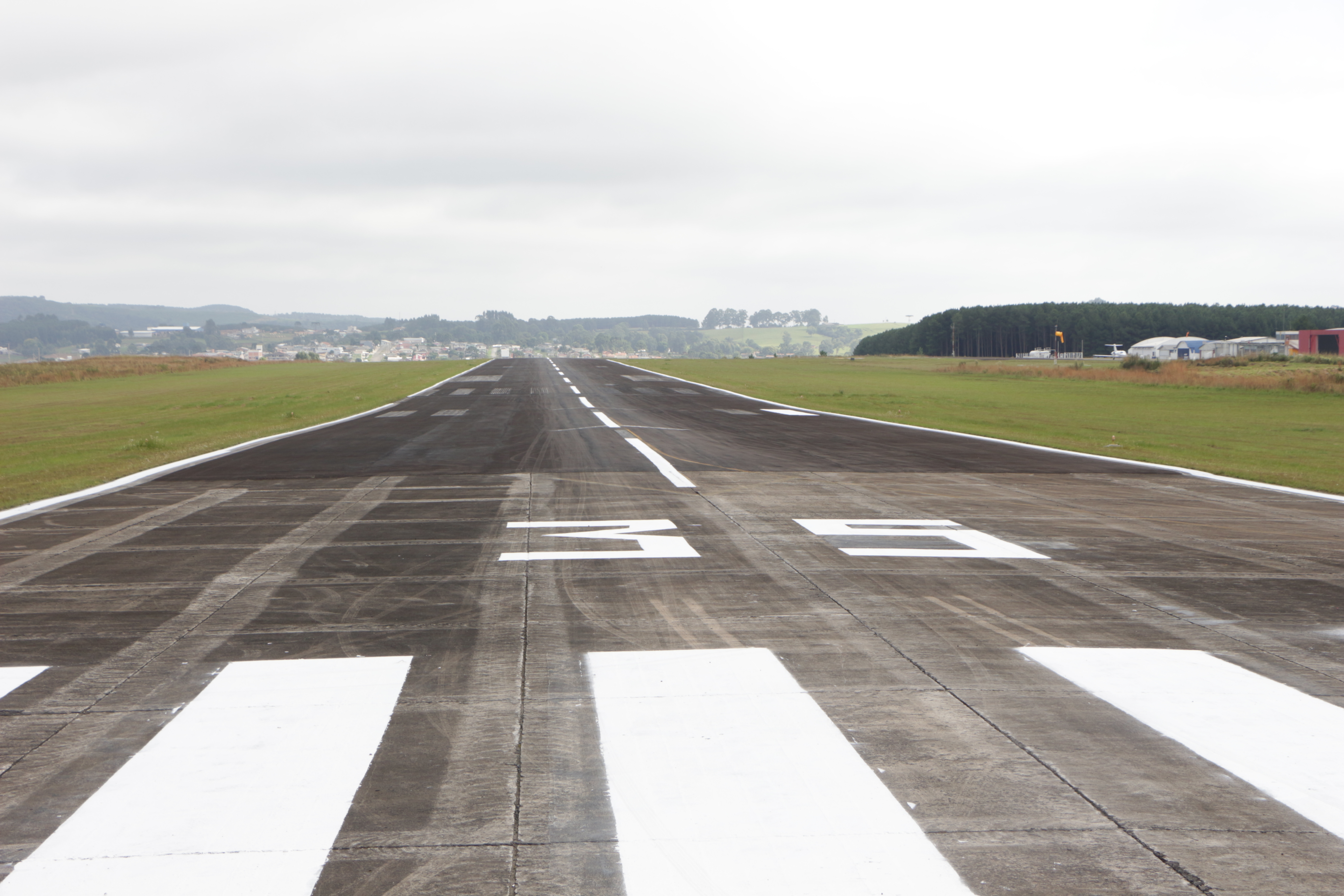 Prefeitura de Lages Direção do Aeroporto de Lages comunica Seripa sobre pouso forçado de aeronave e libera a pista