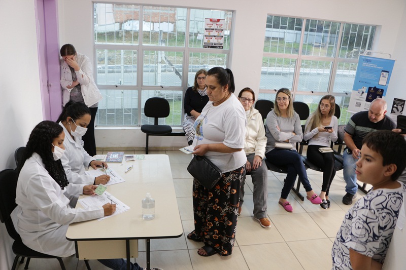 Prefeitura de Lages Salas de vacinas lotadas no Dia D de vacinação contra a gripe em Lages