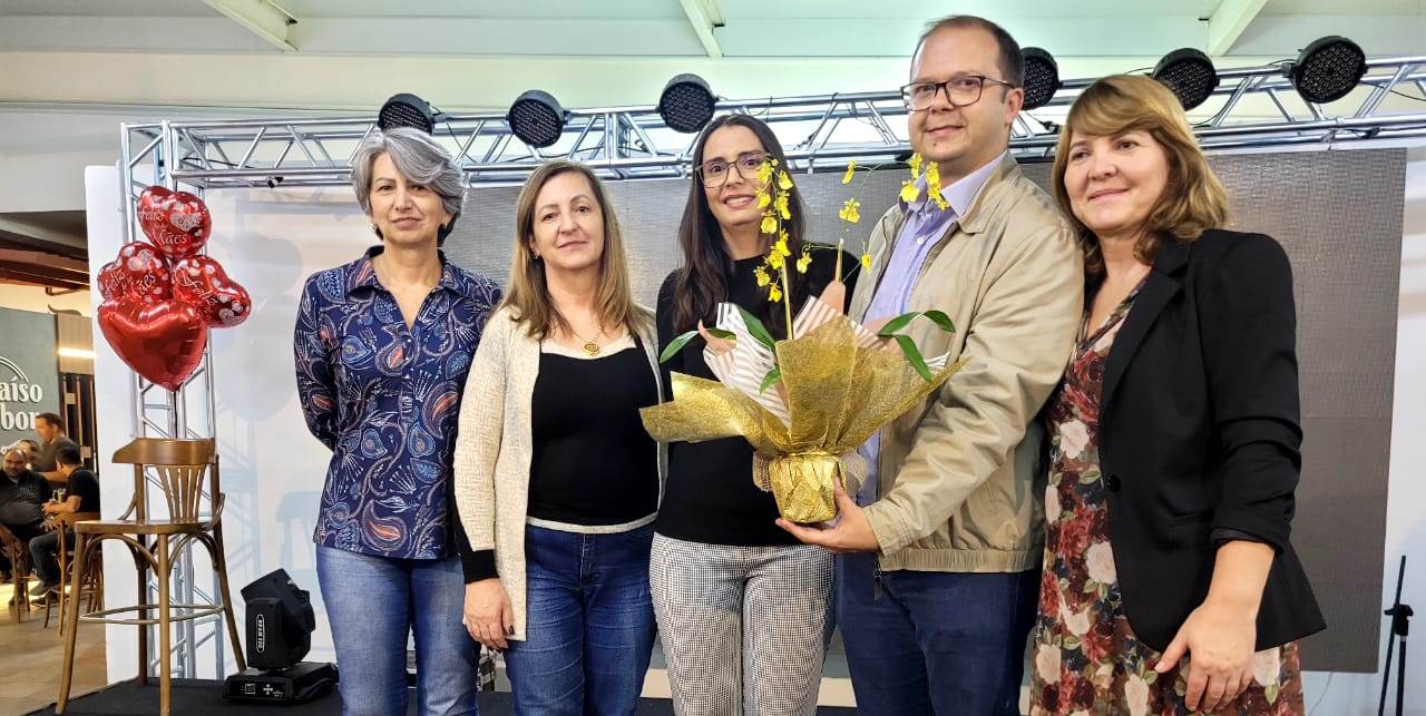 Prefeitura de Lages Centenas de pessoas lotam lançamento da Semana das Mães no Mercado Público 