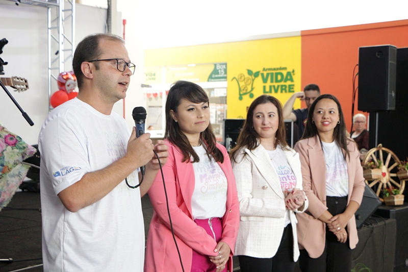 Prefeitura de Lages Saúde mental materna: Maio Furta-cor é divulgado na Semana das Mães no Mercado Público 