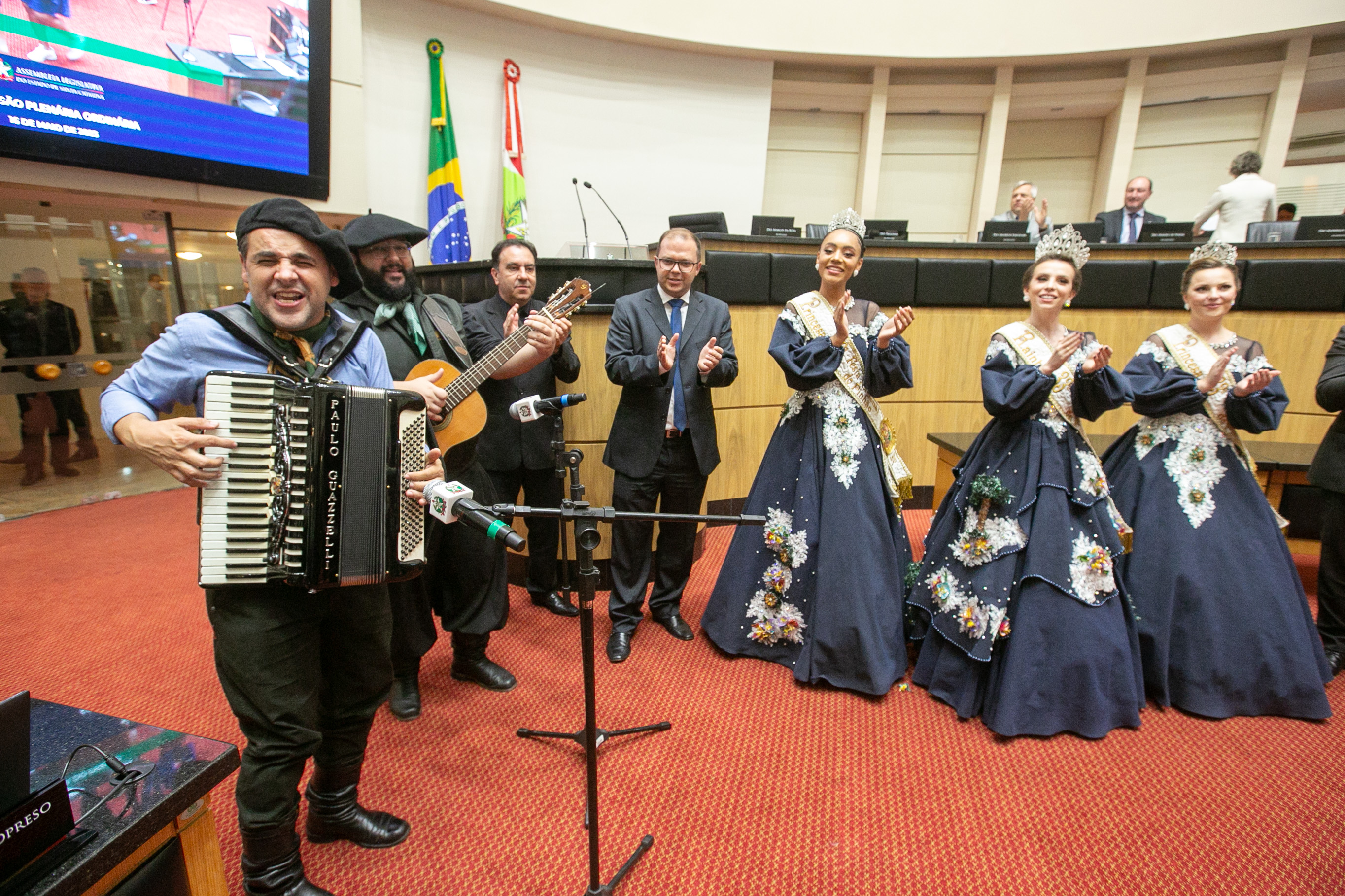 Prefeitura de Lages Realeza da 33° Festa Nacional do Pinhão divulga o evento na capital