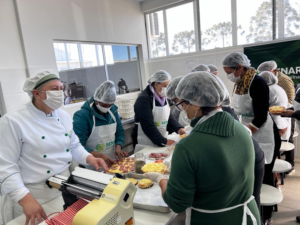 Prefeitura de Lages Explosão de sabores: Banco de Alimentos oferta oficina de Produção Caseira de Massas 