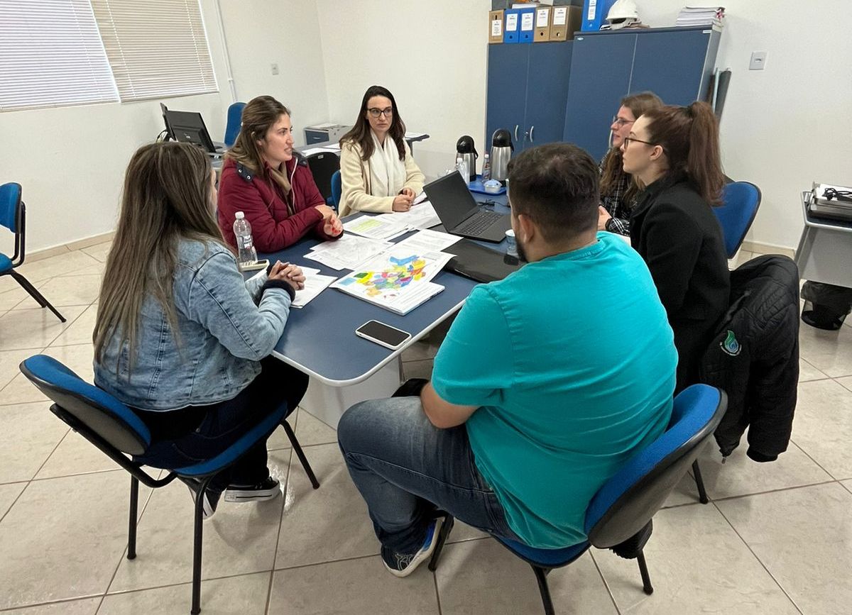 Prefeitura de Lages Prefeitura de Lages contrata Unesc para auxiliar na revisão do Termo de Referência visando lançamento de nova licitação para a coleta do lixo no município 