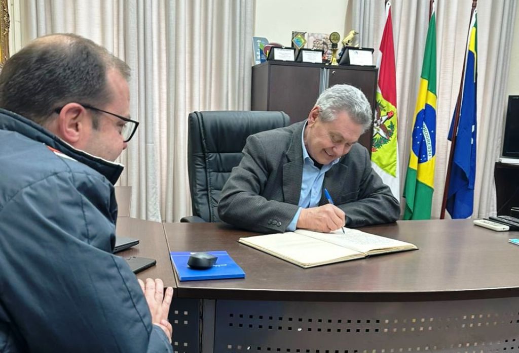 Prefeitura de Lages Blog da Prefa: Prefeito Ceron assina Termo de Recondução ao Cargo