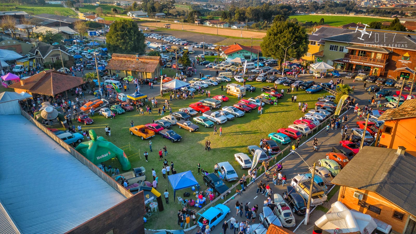 Prefeitura de Lages Parque de Exposições Conta Dinheiro lota durante final de semana do 9º Encontro de Veículos Antigos e Clássicos