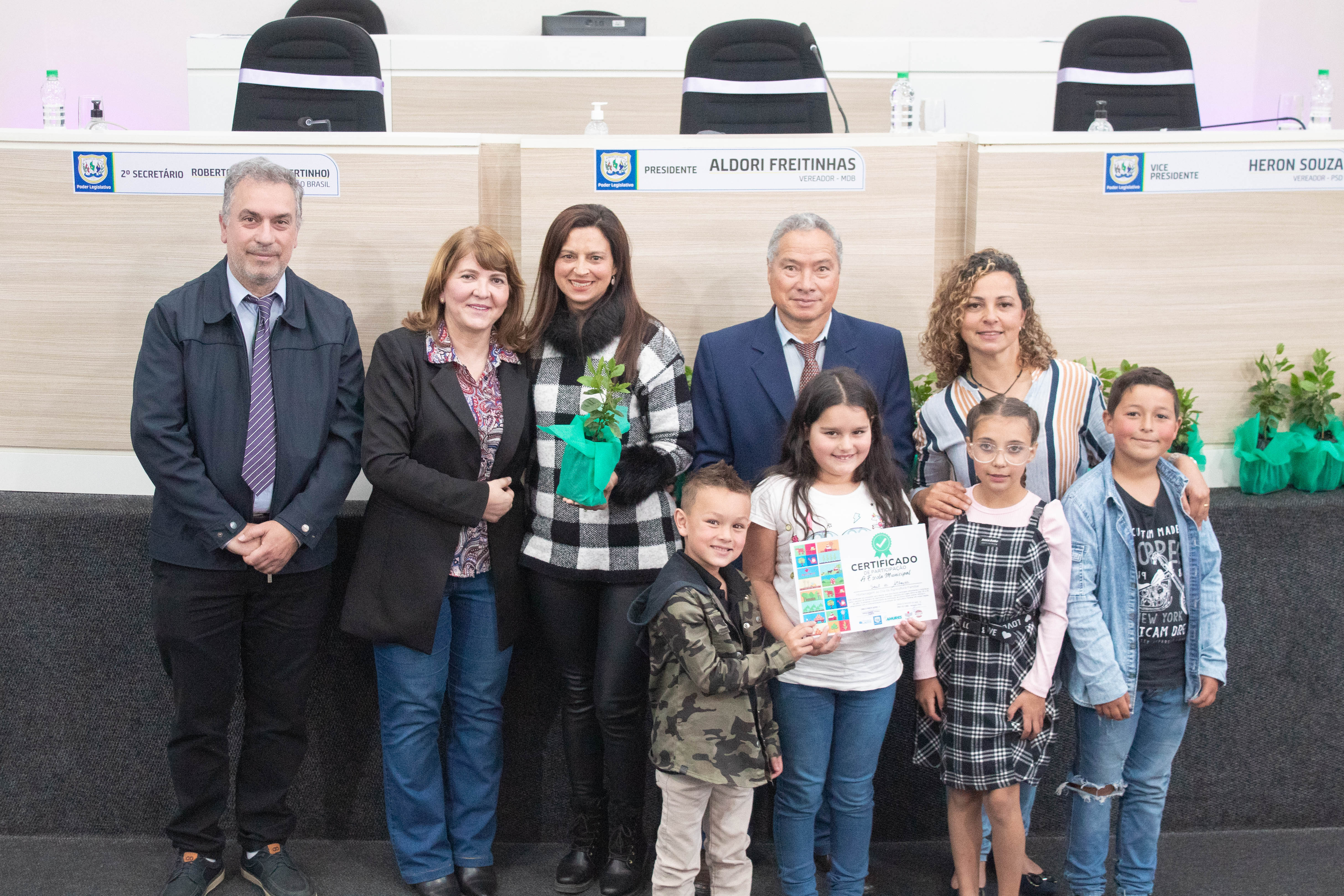 Prefeitura de Lages Estudantes que participaram de concurso referente à Semana da Agricultura Familiar são homenageados 