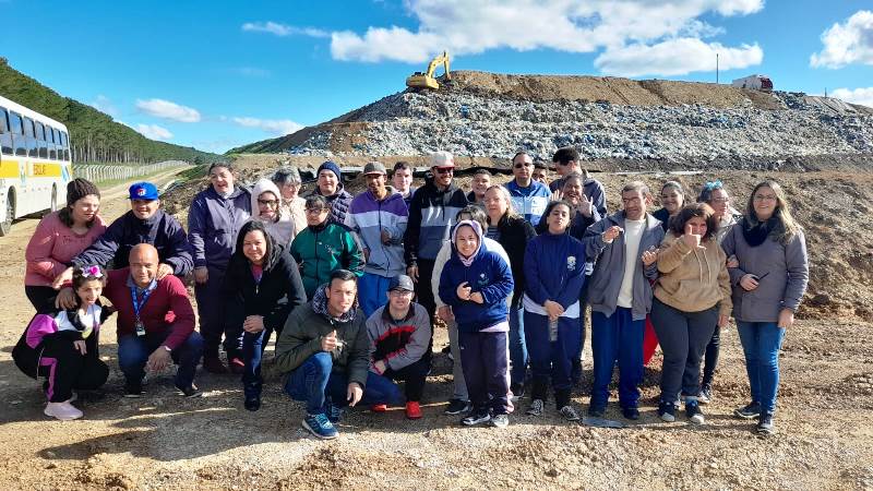 Prefeitura de Lages Alunos do CAESP/APAE visitam Aterro Sanitário