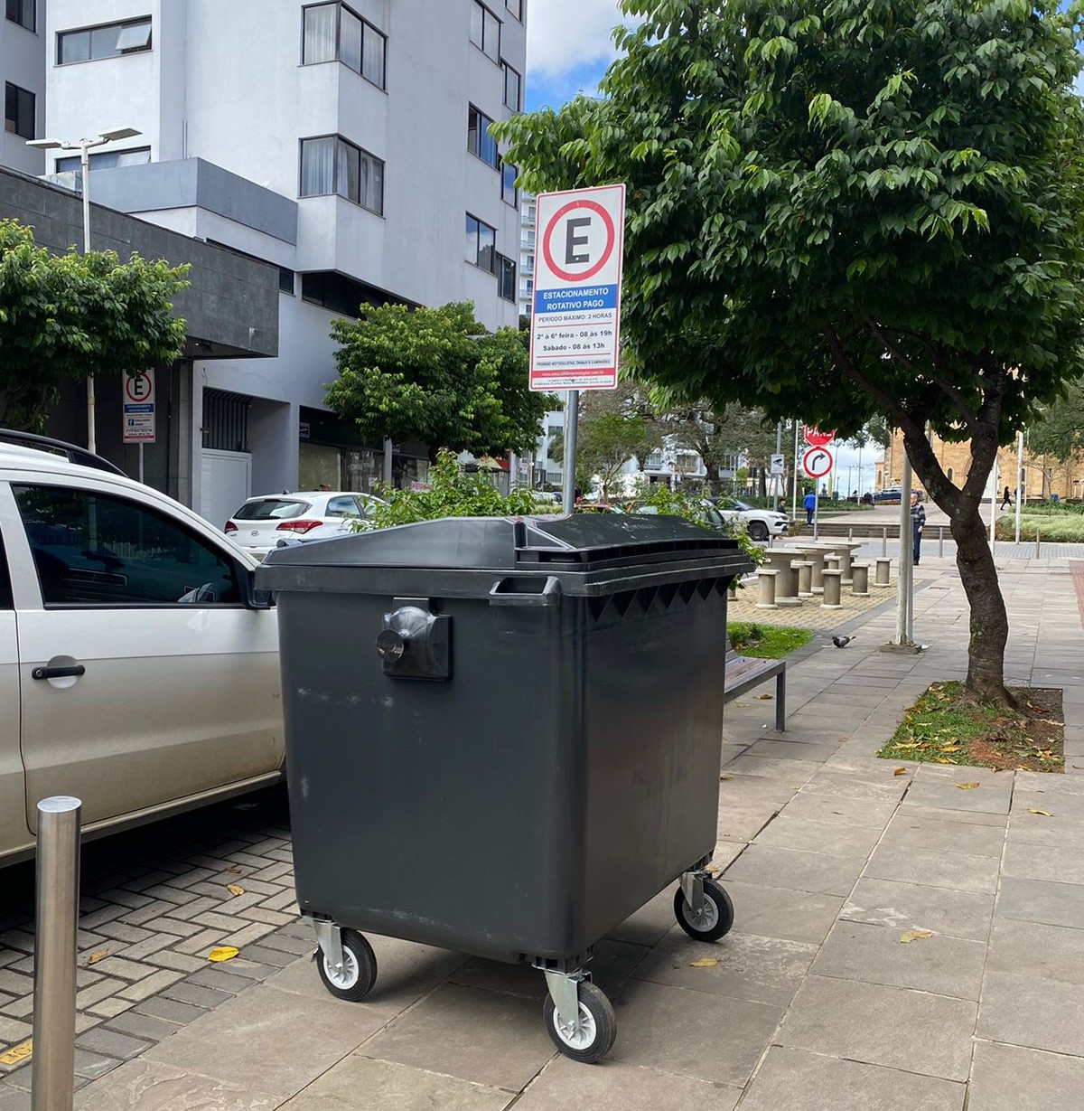 Prefeitura de Lages Contentores de lixo são reinstalados nas áreas centrais de Lages