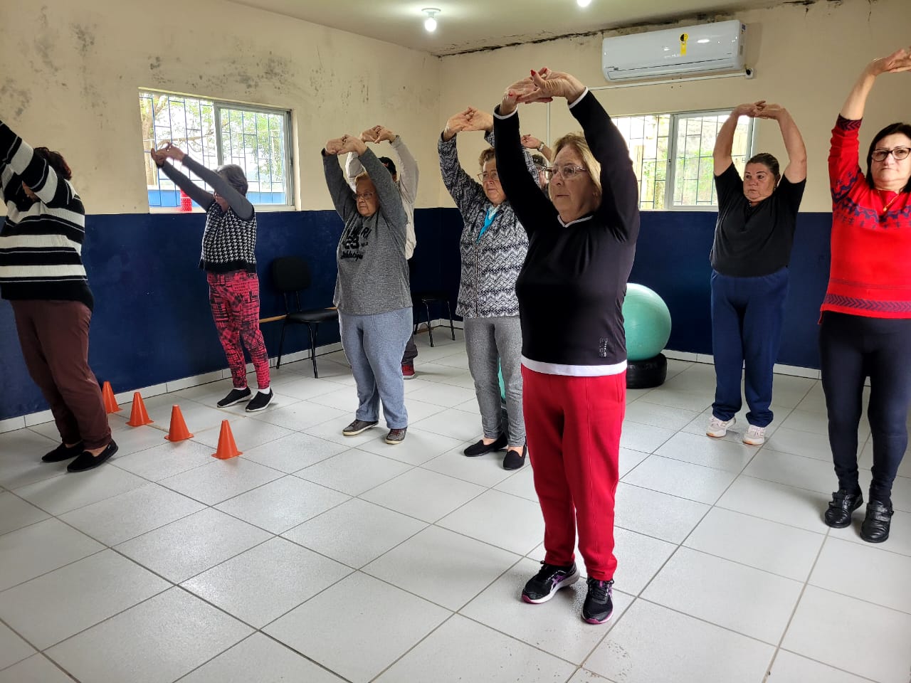 Prefeitura de Lages Academias da Saúde promovem a prática de exercícios físicos nos bairros Guarujá e Santa Mônica