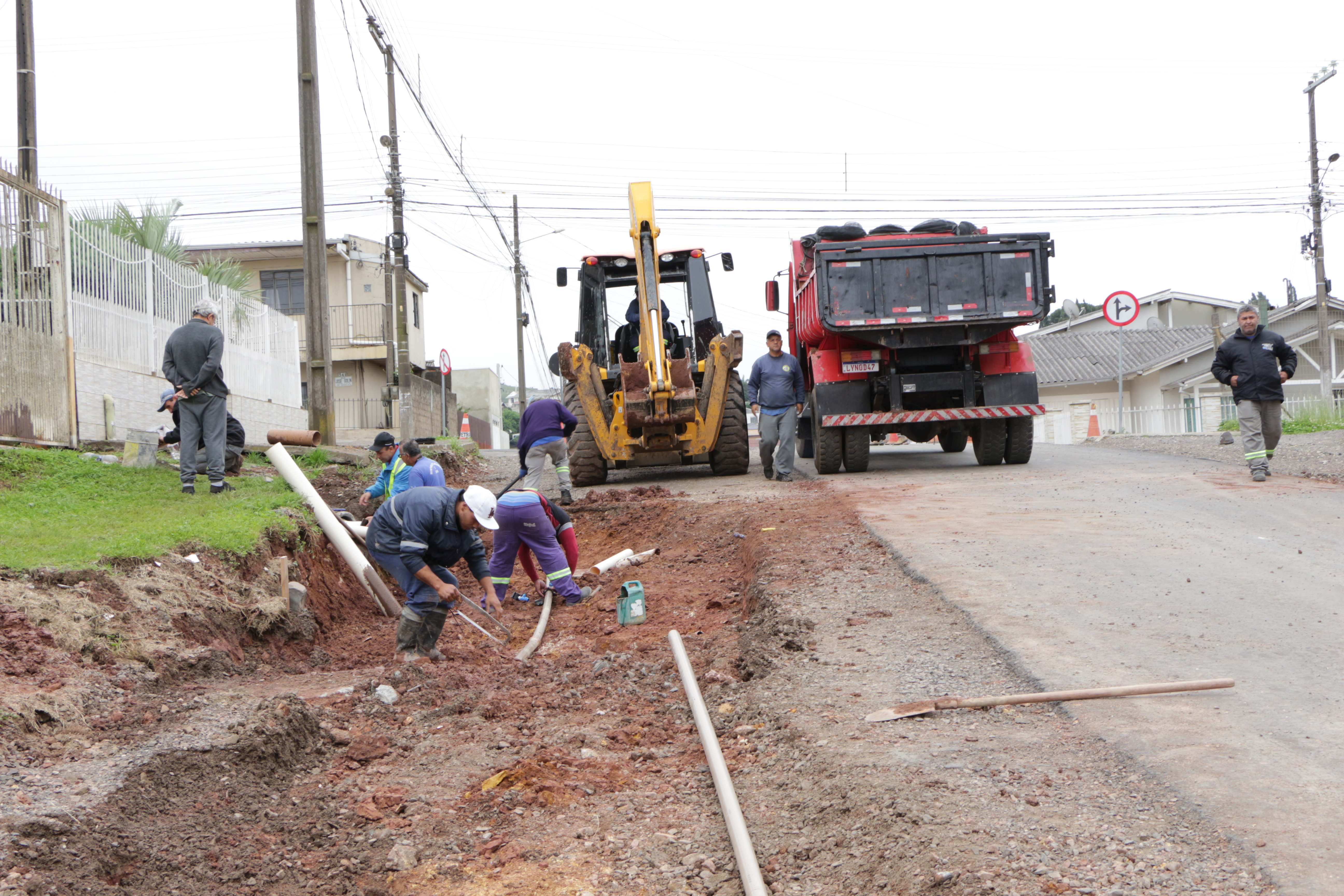 Prefeitura de Lages Conclusão do asfaltamento de rua do Golin depende de correção na rede de água