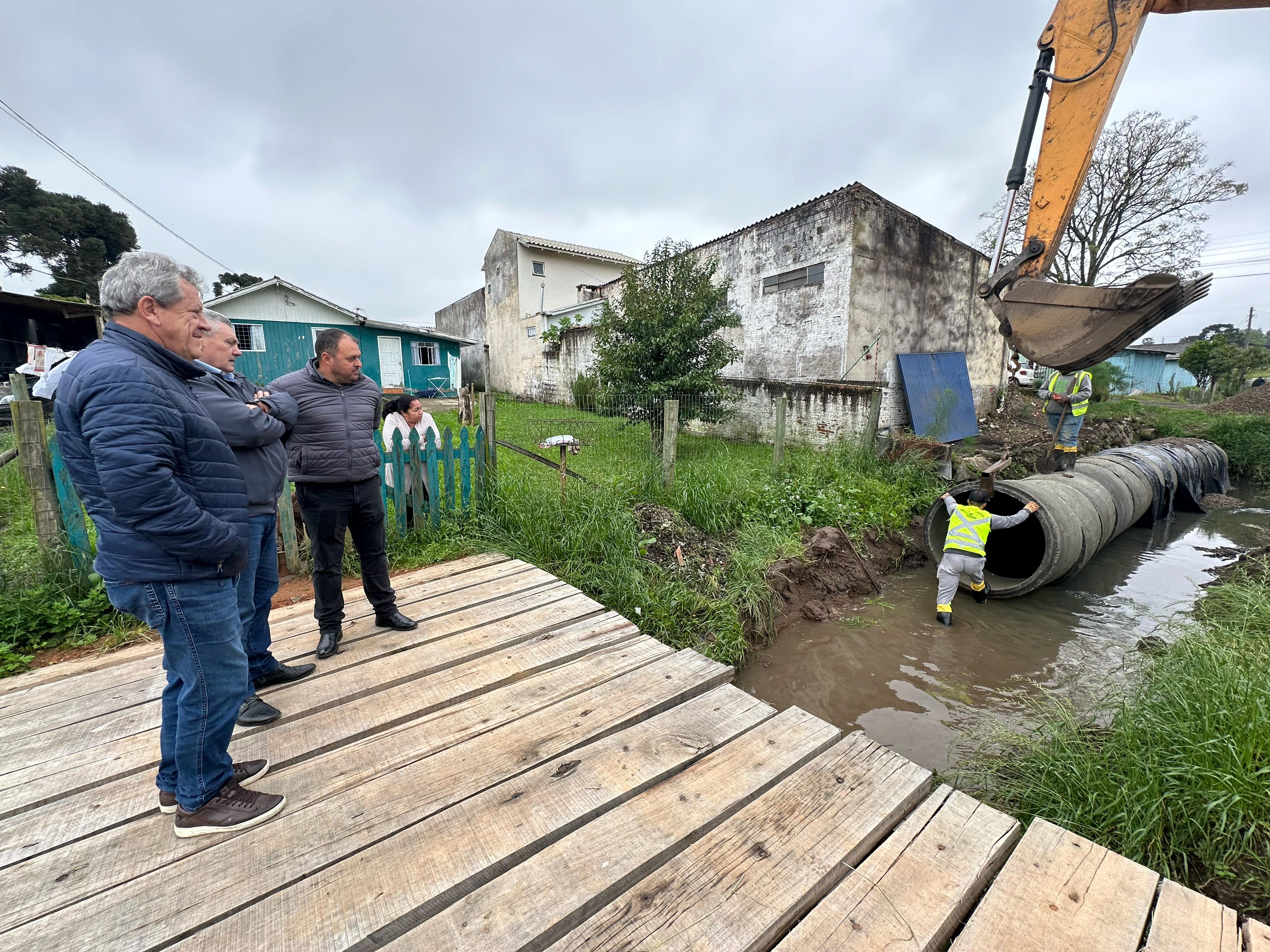 Prefeitura de Lages Prefeitura canaliza riacho que se estende pela rua Alberto Nepomuceno