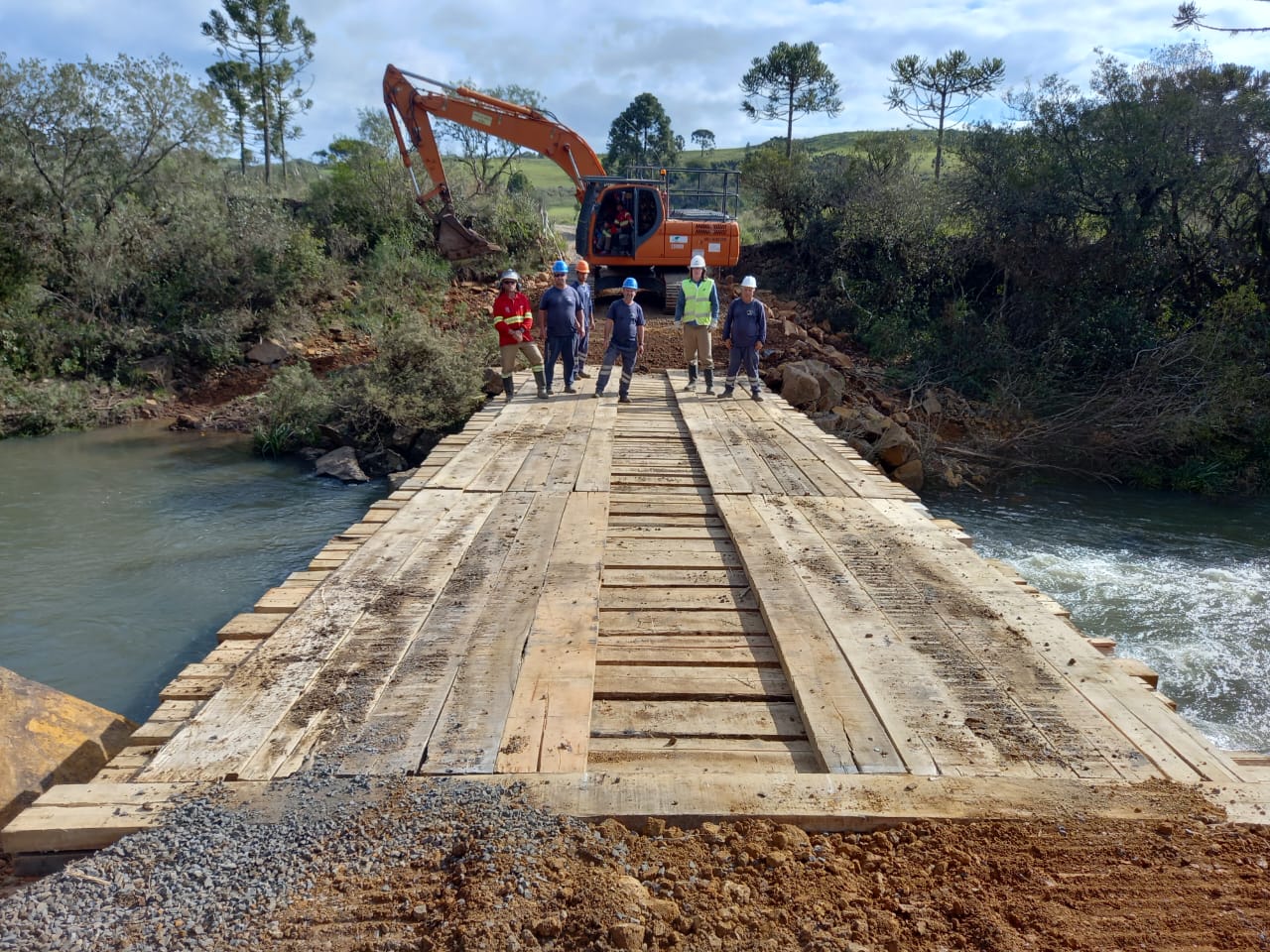 Prefeitura de Lages Reconstrução e recuperação de pontes têm prosseguimento no interior de Lages