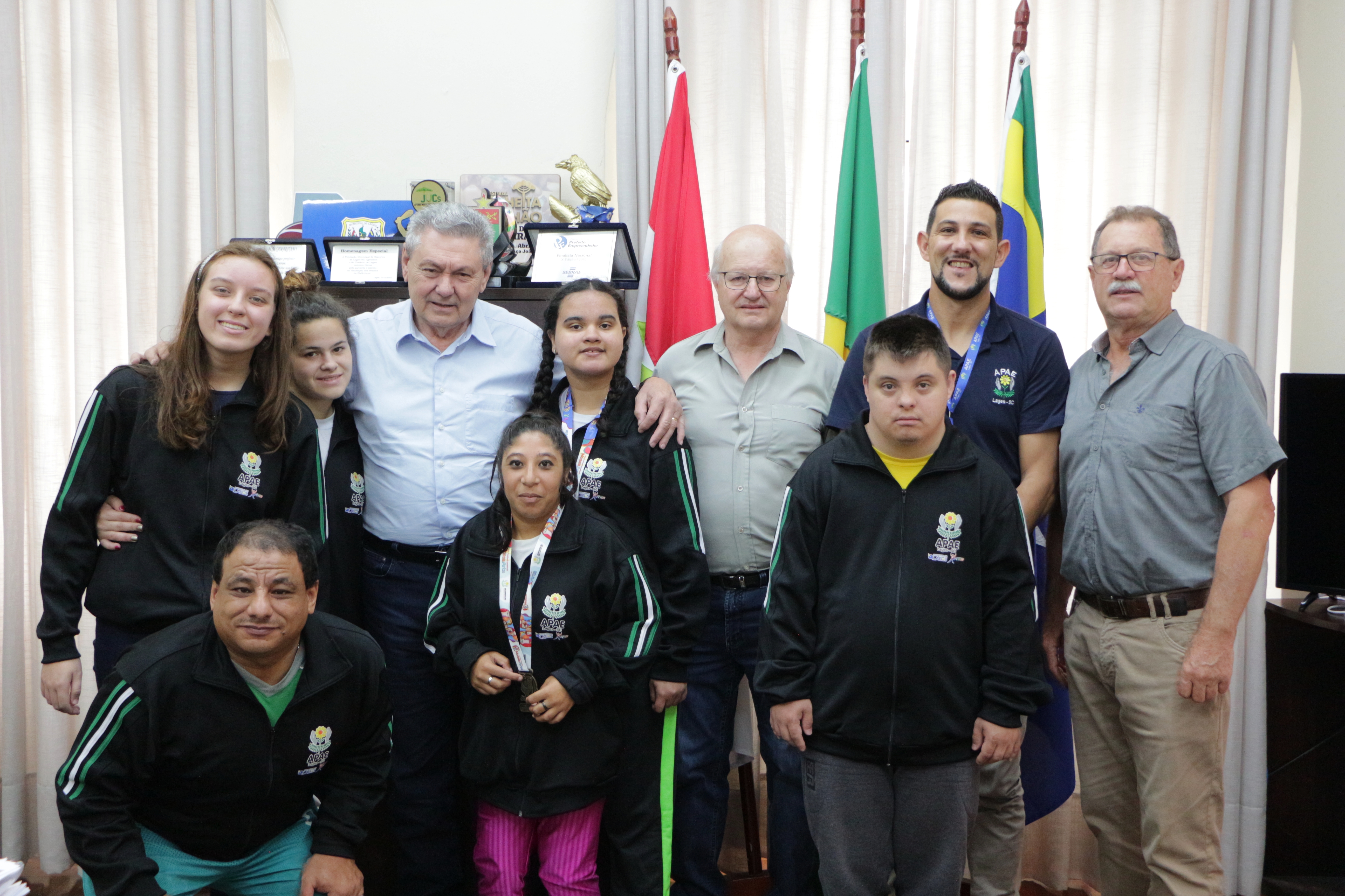 Prefeitura de Lages Prefeito Antonio Ceron recebe agradecimento dos alunos da Apae por apoio ao 12° Festival Estadual Nossa Arte realizado em Lages