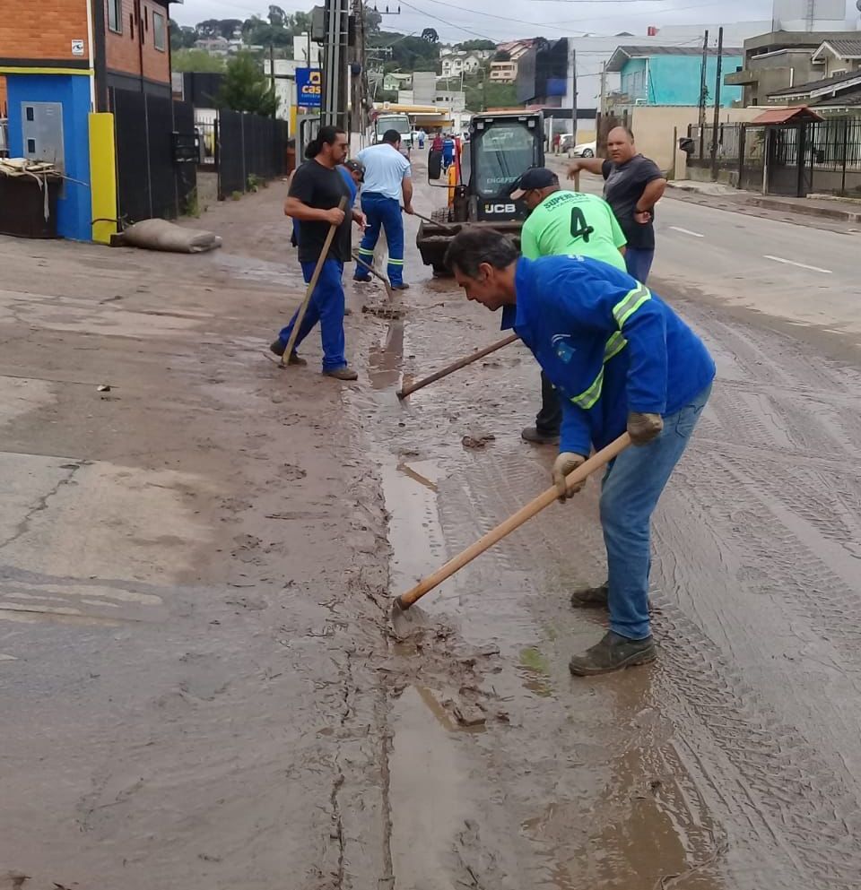 Prefeitura de Lages Ruas e avenidas passam por limpeza após temporal desta segunda-feira