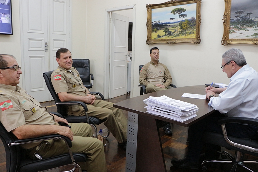 Prefeitura de Lages Prefeito Antonio Ceron assina doação de terreno para ampliação do Colégio Policial Militar de Lages