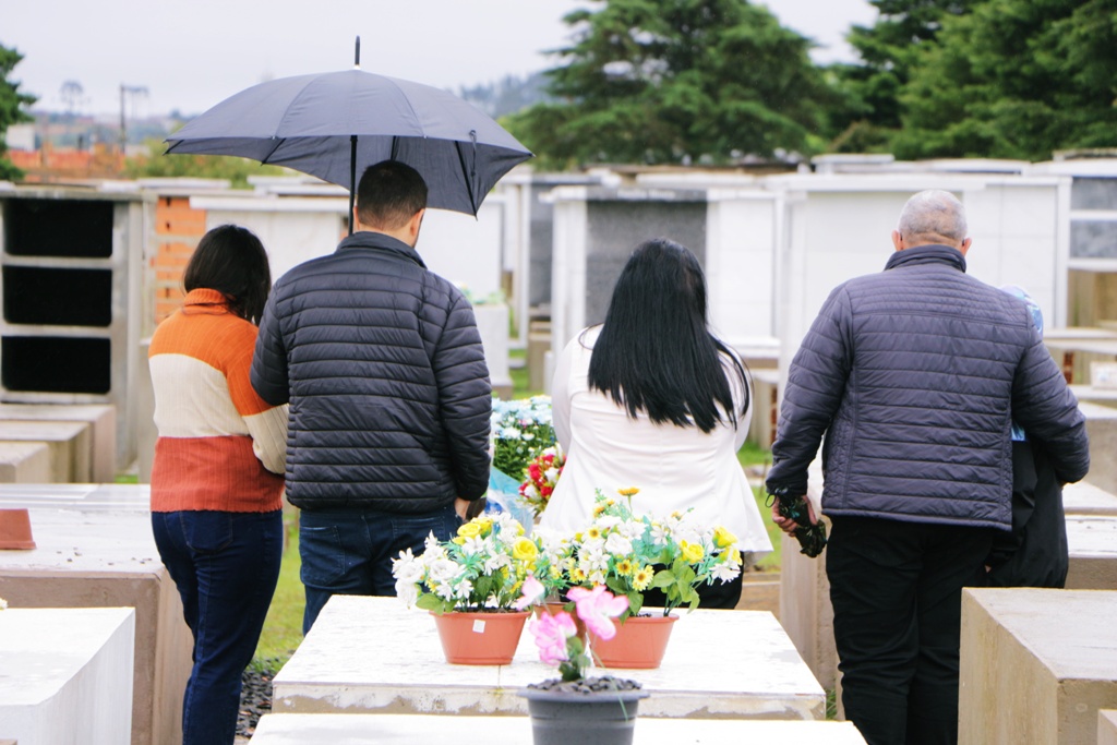 Prefeitura de Lages Chuva intensa diminui visitas aos cemitérios no Finados 