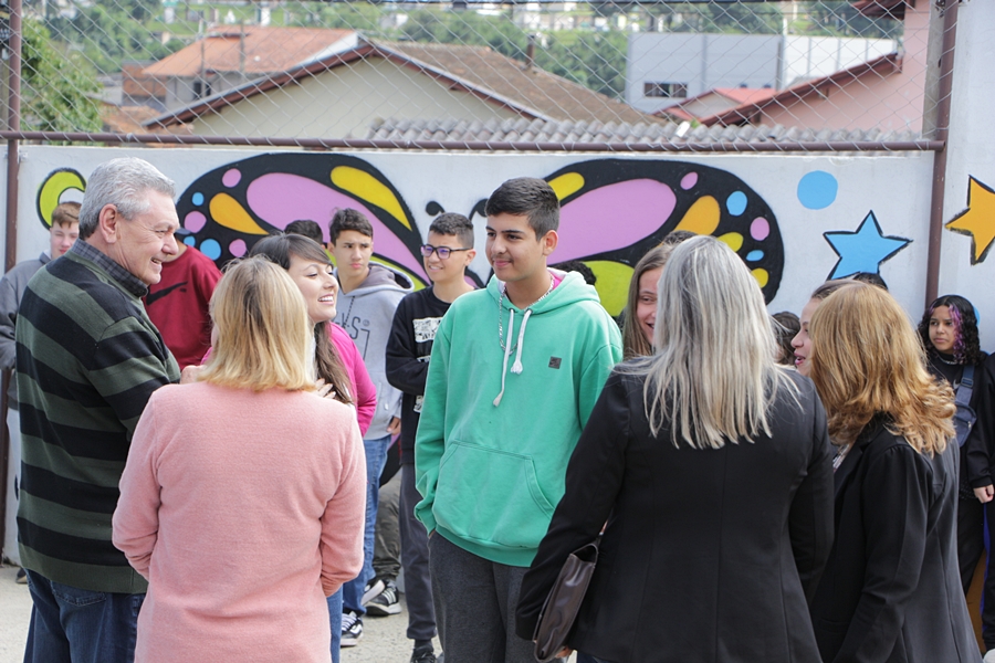 Prefeitura de Lages Ao todo, 410 alunos ganham quadra poliesportiva/multiuso estruturada e com cobertura, reforma de biblioteca e revitalização da sala de artes