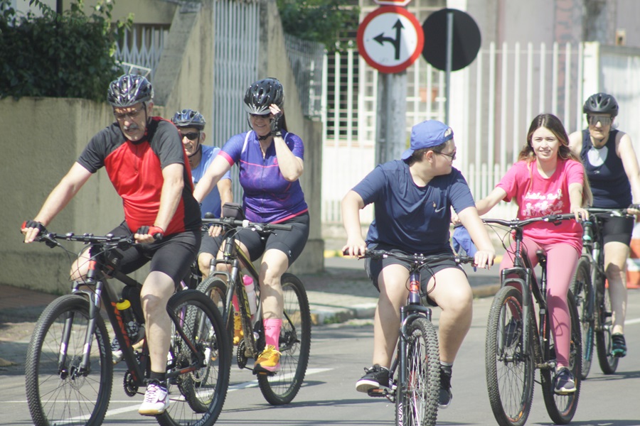 Prefeitura de Lages Público se mobiliza em defesa dos cuidados com a saúde feminina no passeio Pedal da Prevenção