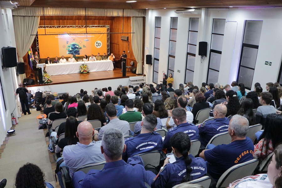 Prefeitura de Lages Defesa Civil de Lages e Secretaria Municipal de Serviços Públicos participam do III Seminário Catarinense de Educação em Redução de Riscos e Desastres e I Fórum Internacional 