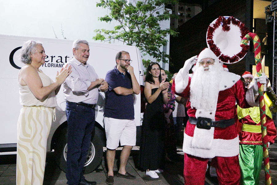 Prefeitura de Lages Papai Noel declara aberta a programação do Natal Felicidade