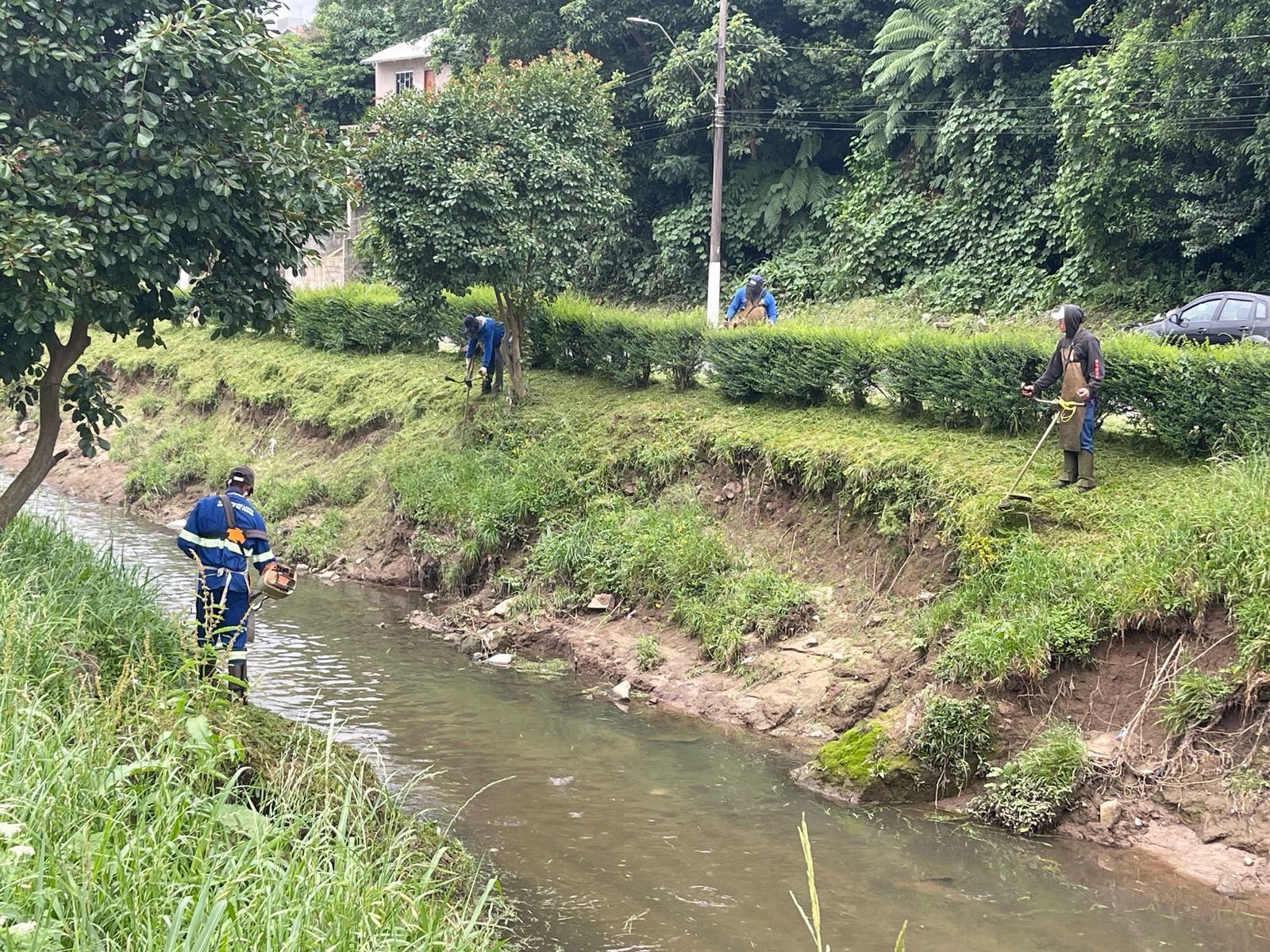 Prefeitura de Lages Meio ambiente: final de semana de muito trabalho e recolhimento de lixo no leito do rio Carahá