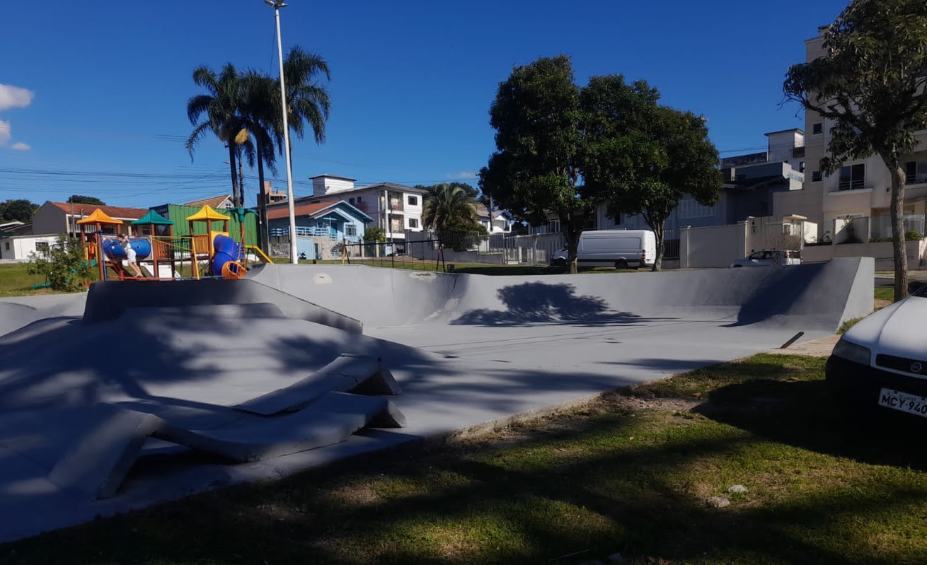 Prefeitura de Lages Praça da Independência recebe revitalização para torná-la mais organizada e agradável ao público em qualquer estação do ano