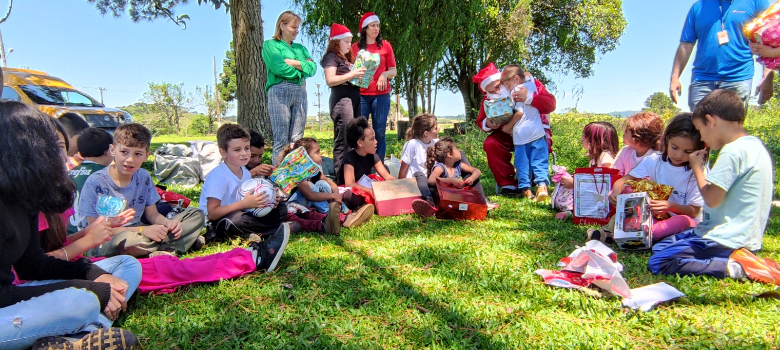 Prefeitura de Lages Crianças do Sistema Público Municipal de Lages recebem presentes de Natal