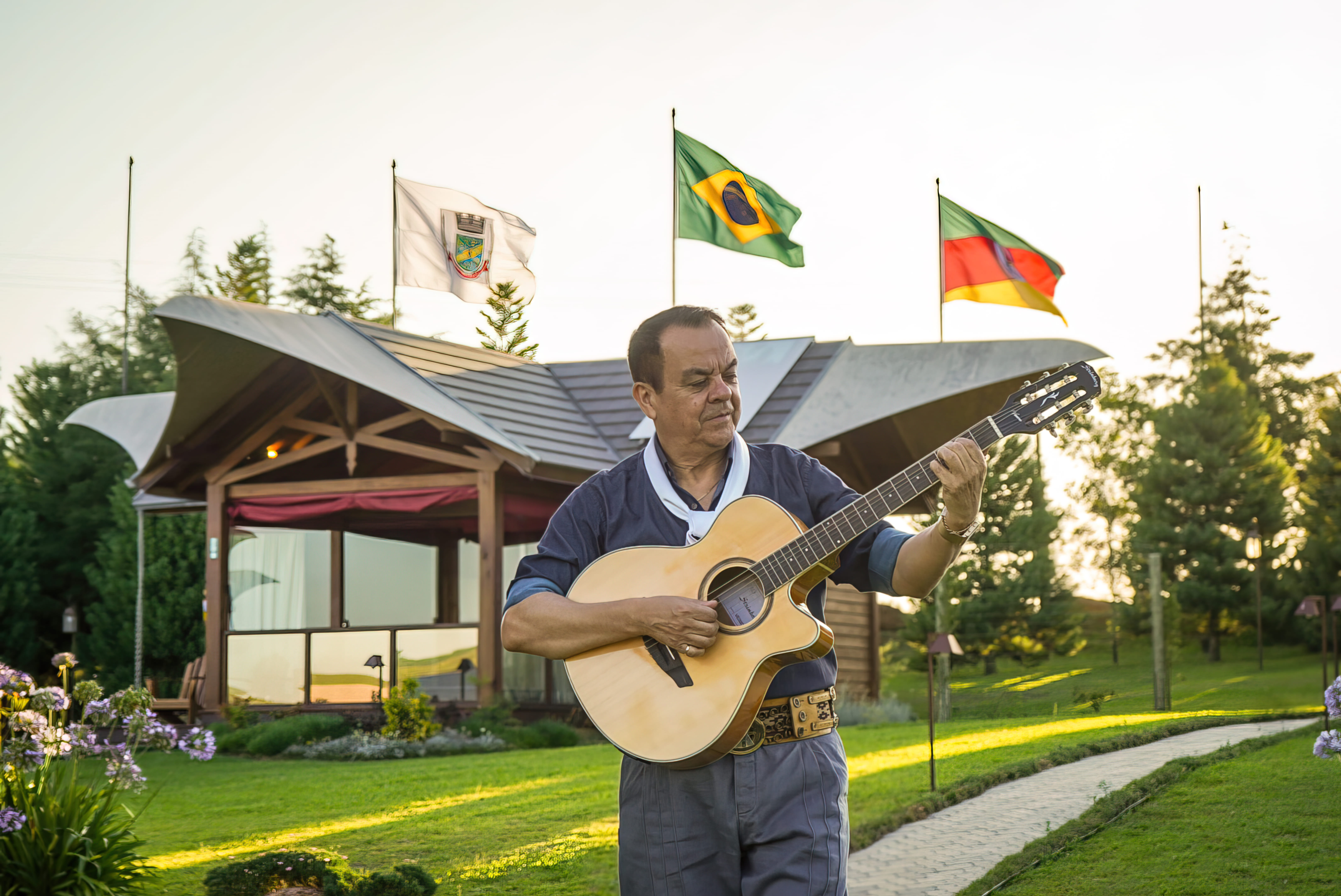 Prefeitura de Lages Wilson Paim, maior cantor romântico da música gaúcha, se apresenta nesta sexta-feira, penúltima noite de Natal Felicidade