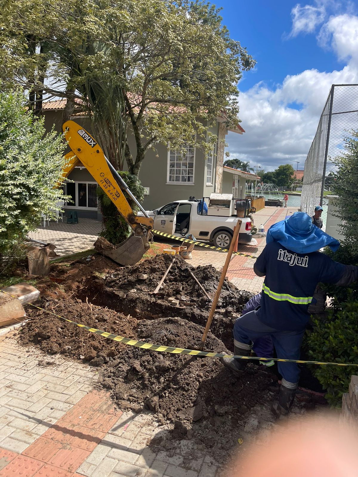 Prefeitura de Lages Conserto de tubulação obstruída no Parque Jonas Ramos (Tanque)