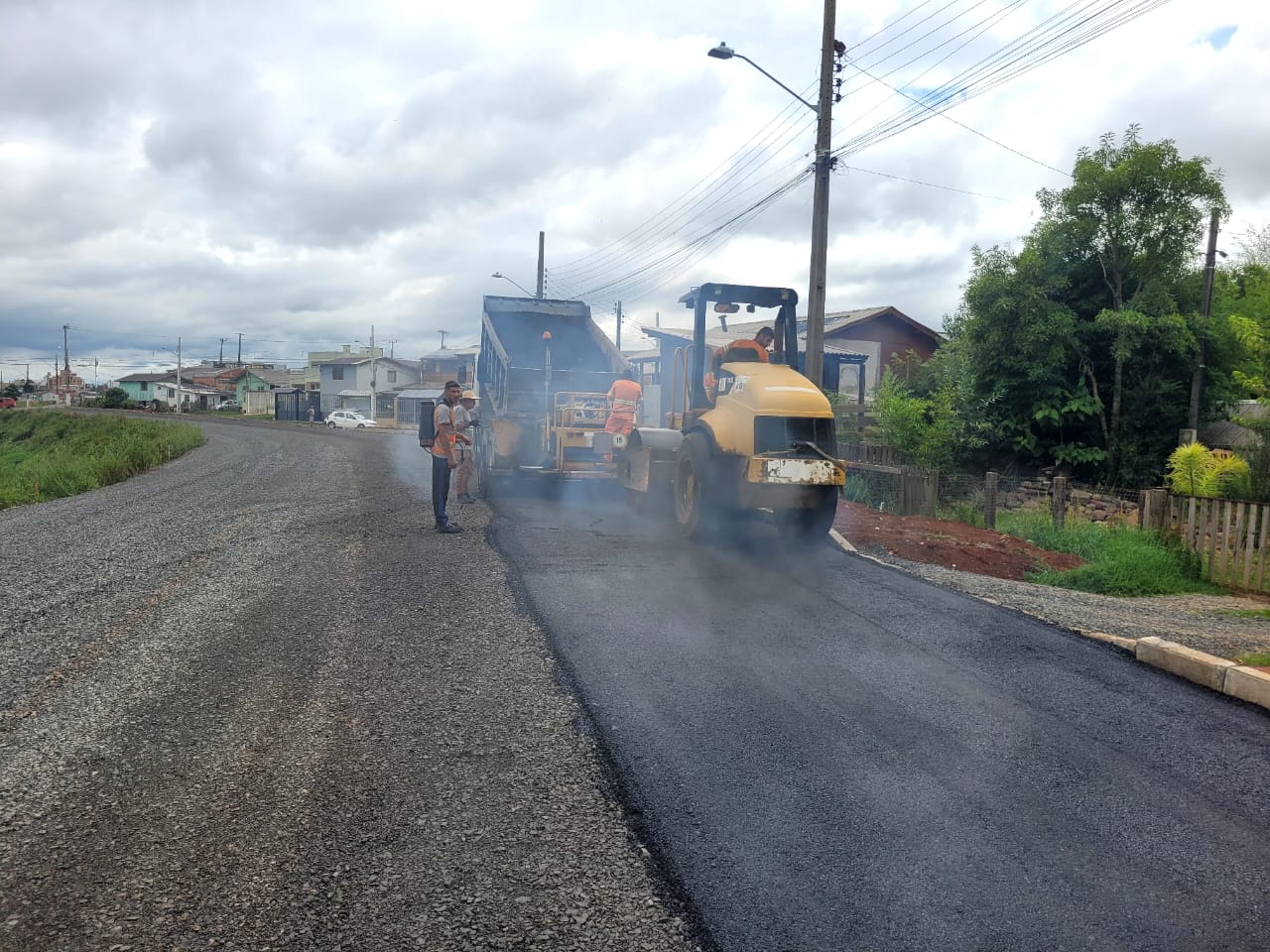 Prefeitura de Lages Asfaltamento da avenida Carahá será concluído