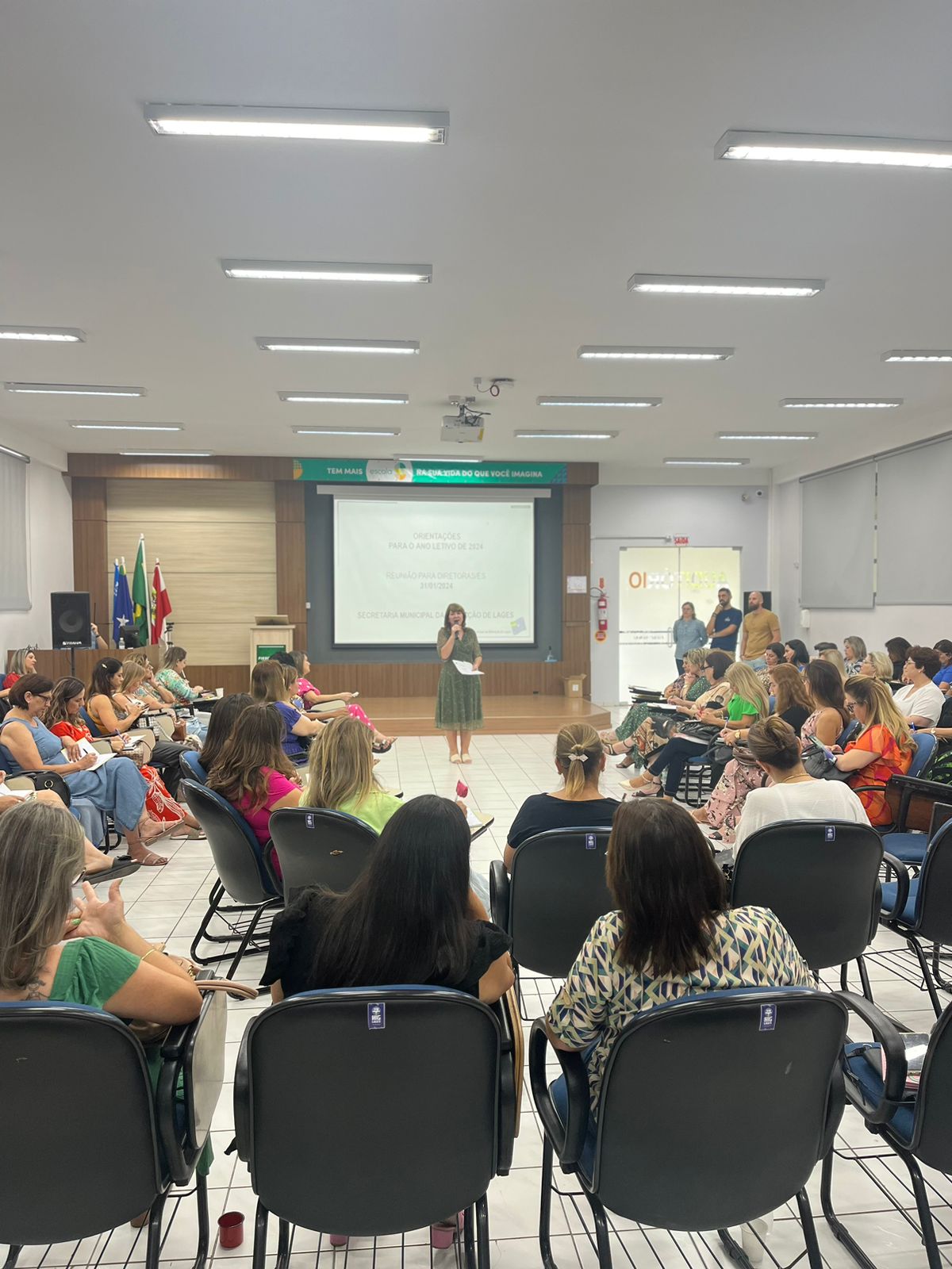 Prefeitura de Lages Reunião de volta às aulas orienta professores e gestores sobre o início do ano letivo no Sistema Público Municipal