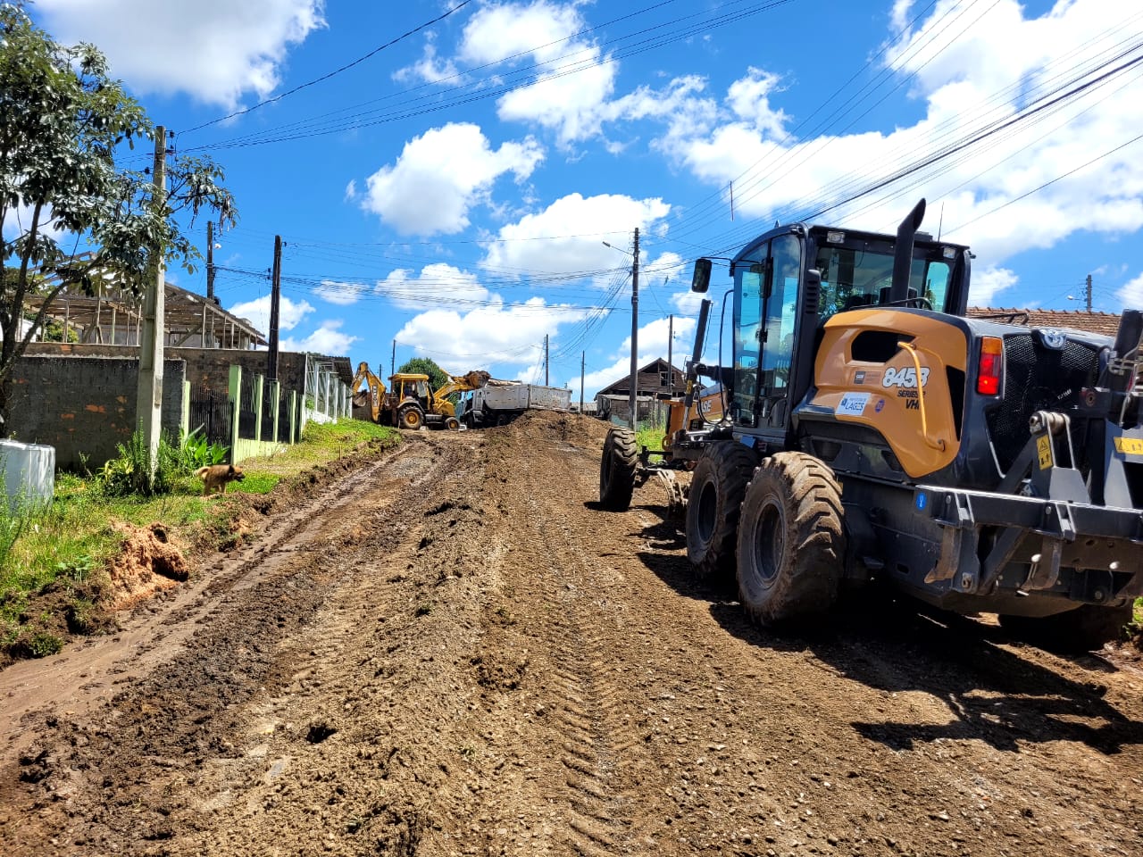 Prefeitura de Lages  Iniciada terraplanagem da rua Sérgio Antunes de Oliveira, loteamento Novo Milênio, para posterior pavimentação asfáltica  