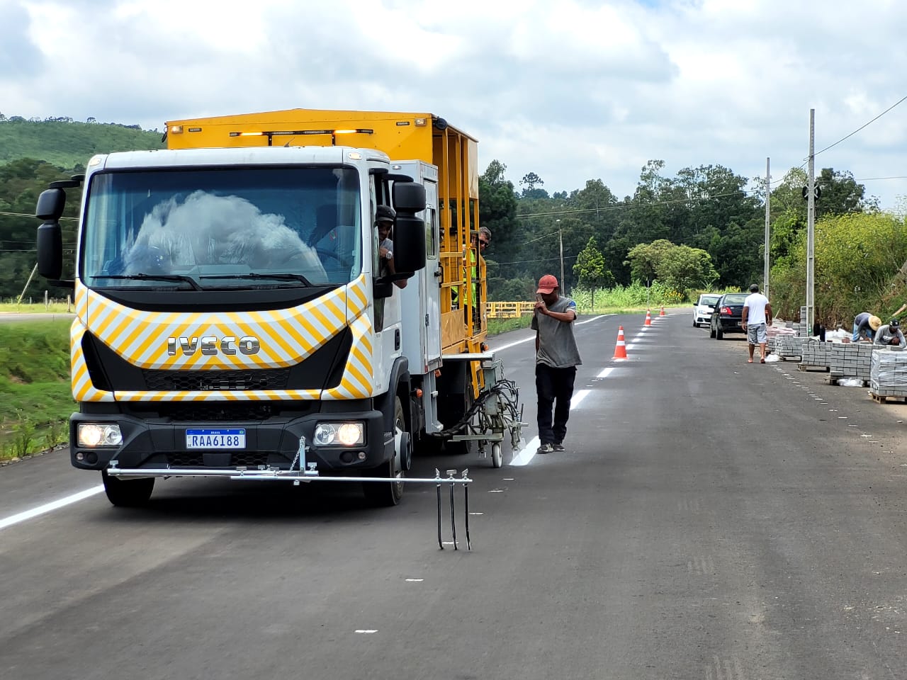 Prefeitura de Lages Primeiro trecho da avenida Belizário Ramos com revitalização pavimentada recebe pinturas horizontais de sinalização de trânsito